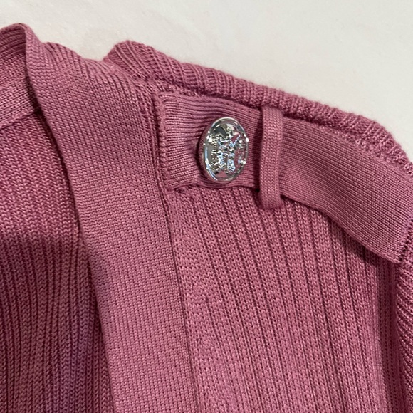 Knit sweater. - Picture 5 of 7